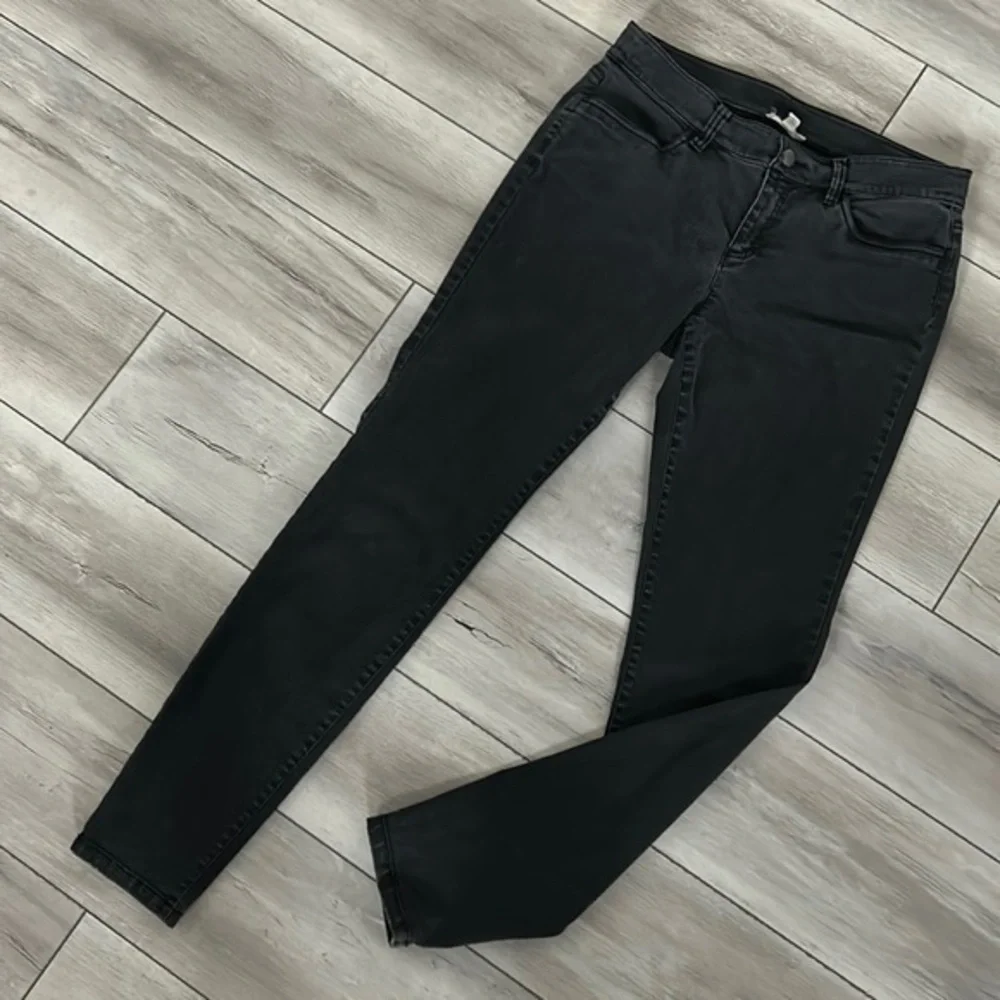 Eileen Fisher size 8 black skinny jeans organic cotton